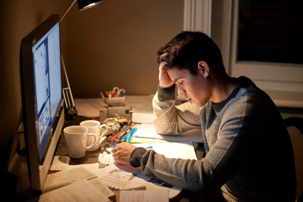Como conciliar trabalho e estudo para concursos sem prejudicar a saúde