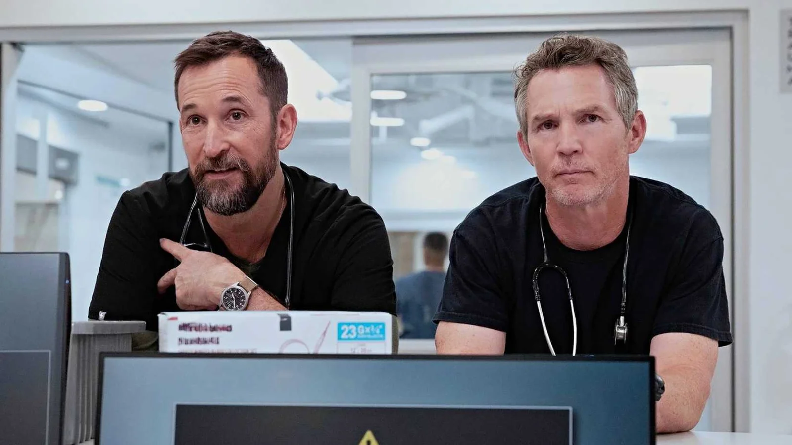 Spin-off de The Pitt com turno da noite ganha apoio do ator Shawn Hatosy