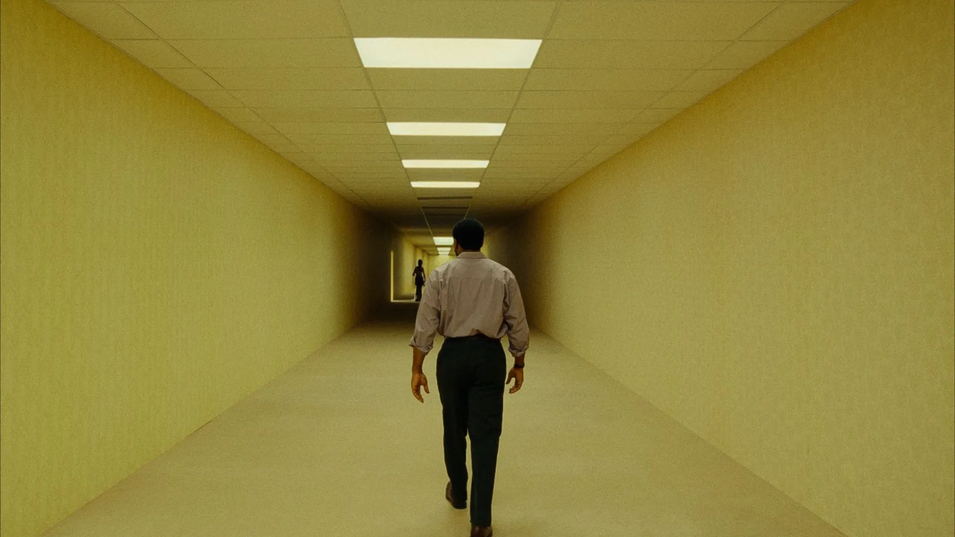 Sucesso de Backrooms no Cinema Impulsiona Anúncio de Sequência em Desenvolvimento