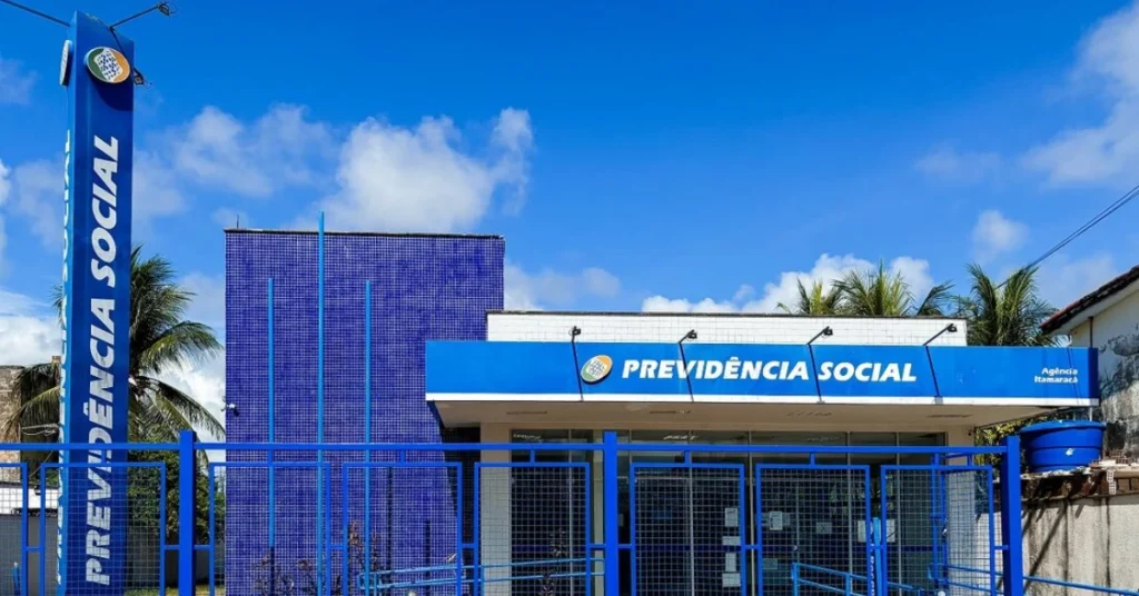 INSS solicita 10 mil vagas para concurso de 2026 com foco em Direito Previdenciário