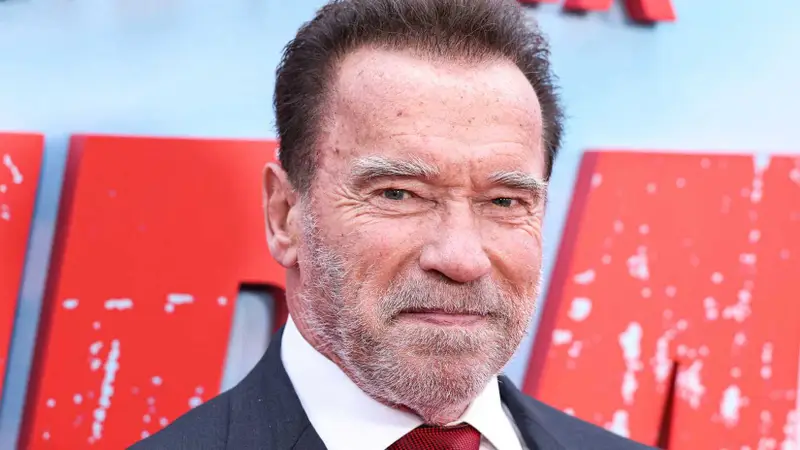 Arnold Schwarzenegger e Liam Hemsworth se unem em novo filme de ação para Prime Video