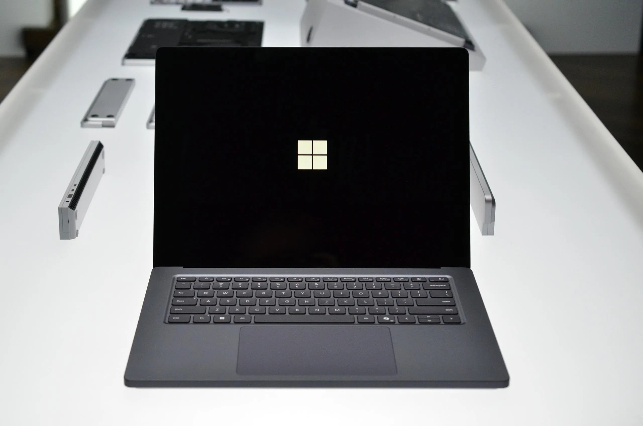Microsoft revela Surface Laptop Ultra e Surface Dev Box com tecnologia RTX Spark da Nvidia