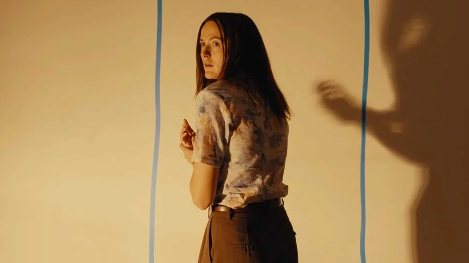 Filme de Terror Viral “Backrooms” Supera Recordes de Bilheteria da A24