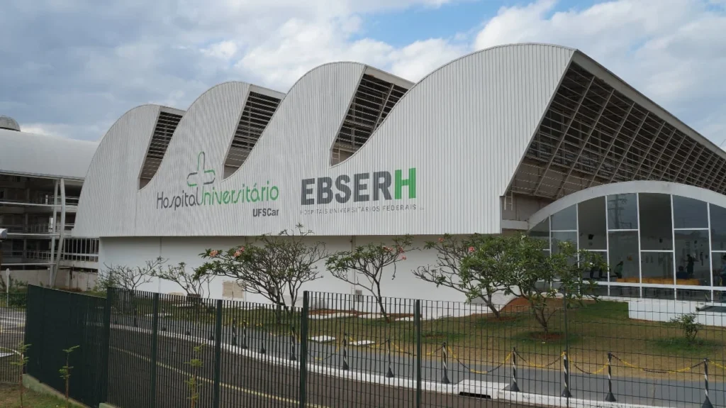 Processo Seletivo EBSERH 2026 oferece vagas para médicos com salário de R$ 11,4 mil