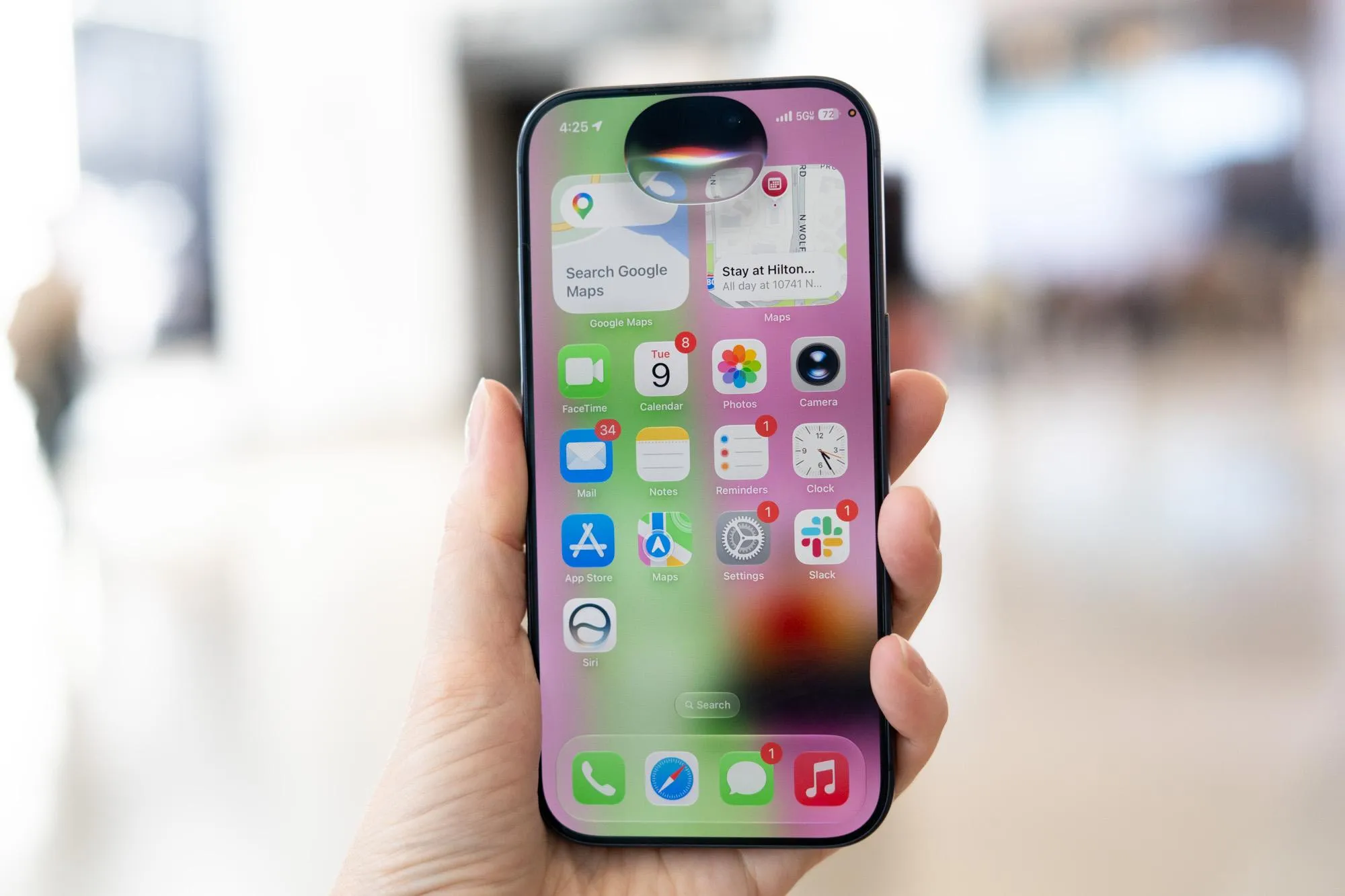 Nova Siri com inteligência artificial da Apple finalmente funciona na prática