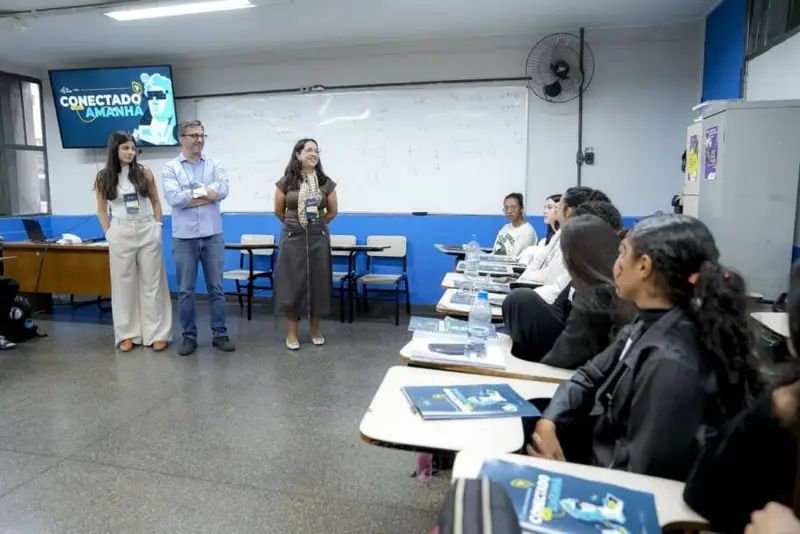 Projeto conecta executivos a escolas públicas e beneficia quase 9 mil jovens em 18 estados