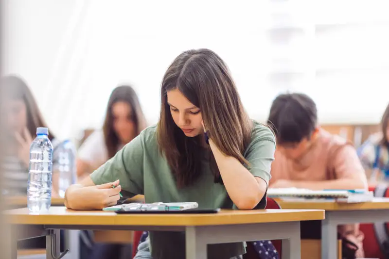 Curso Etapa oferece simulado gratuito para preparar estudantes para o Enem 2026