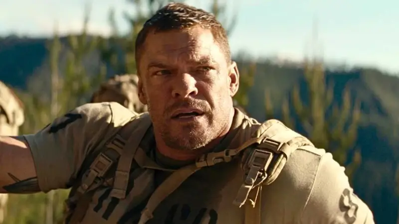 Filme “War Machine” de Alan Ritchson bate recorde de streaming da Netflix e supera sucesso dos diretores de “Avengers”