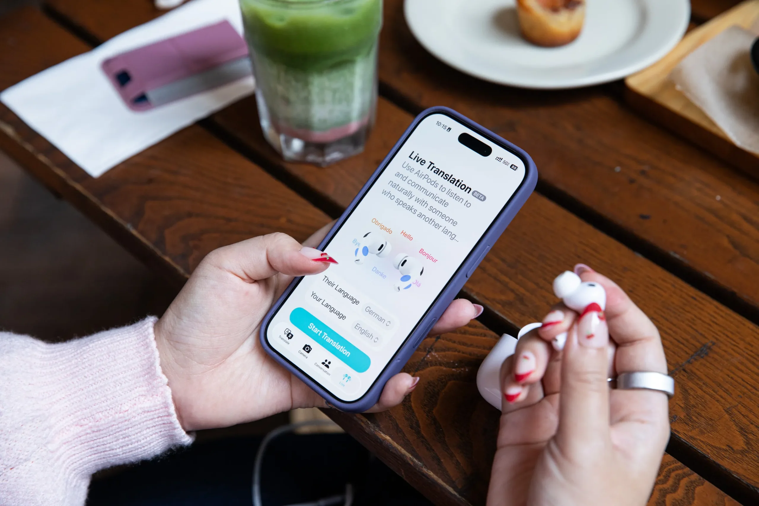 Apple planeja lançar AirPods com câmeras e novo iPhone dobrável até 2027
