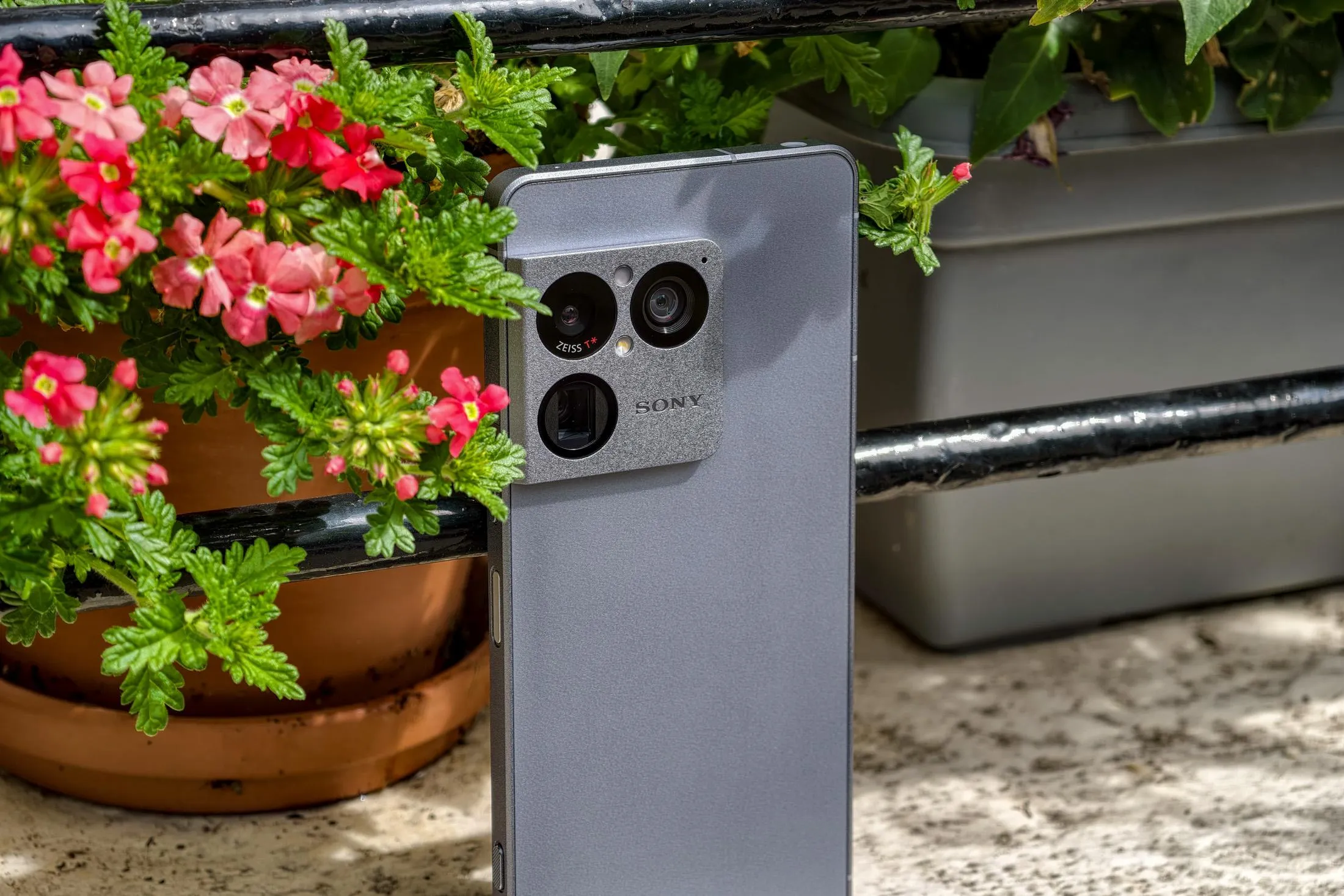 Sony Xperia 1 VIII mantém foco em fãs, mas enfrenta desafios para se destacar no mercado