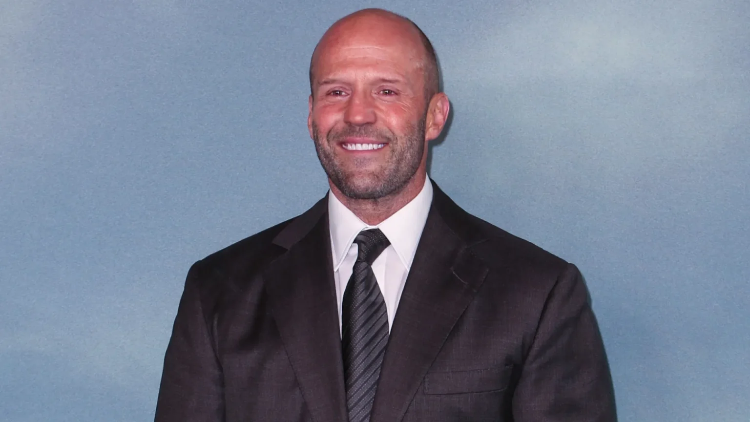 Apenas três astros de ação superam Jason Statham, com Schwarzenegger no topo