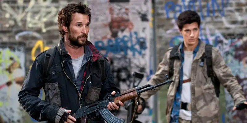 Série “Falling Skies” completa 15 anos e mostra invasão alienígena intensa que supera “The X-Files”