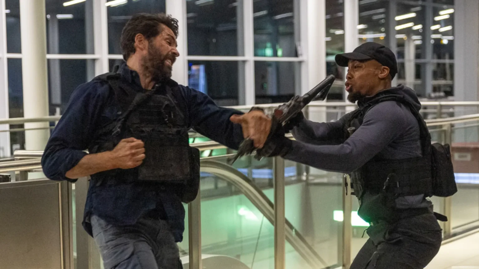 Filme de ação com Scott Adkins sai do streaming gratuito após pouco tempo