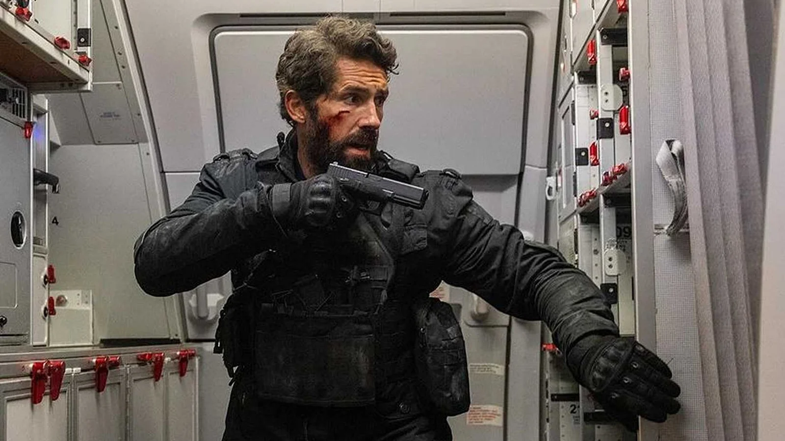 Filme de ação com Scott Adkins sai do streaming gratuito após pouco tempo