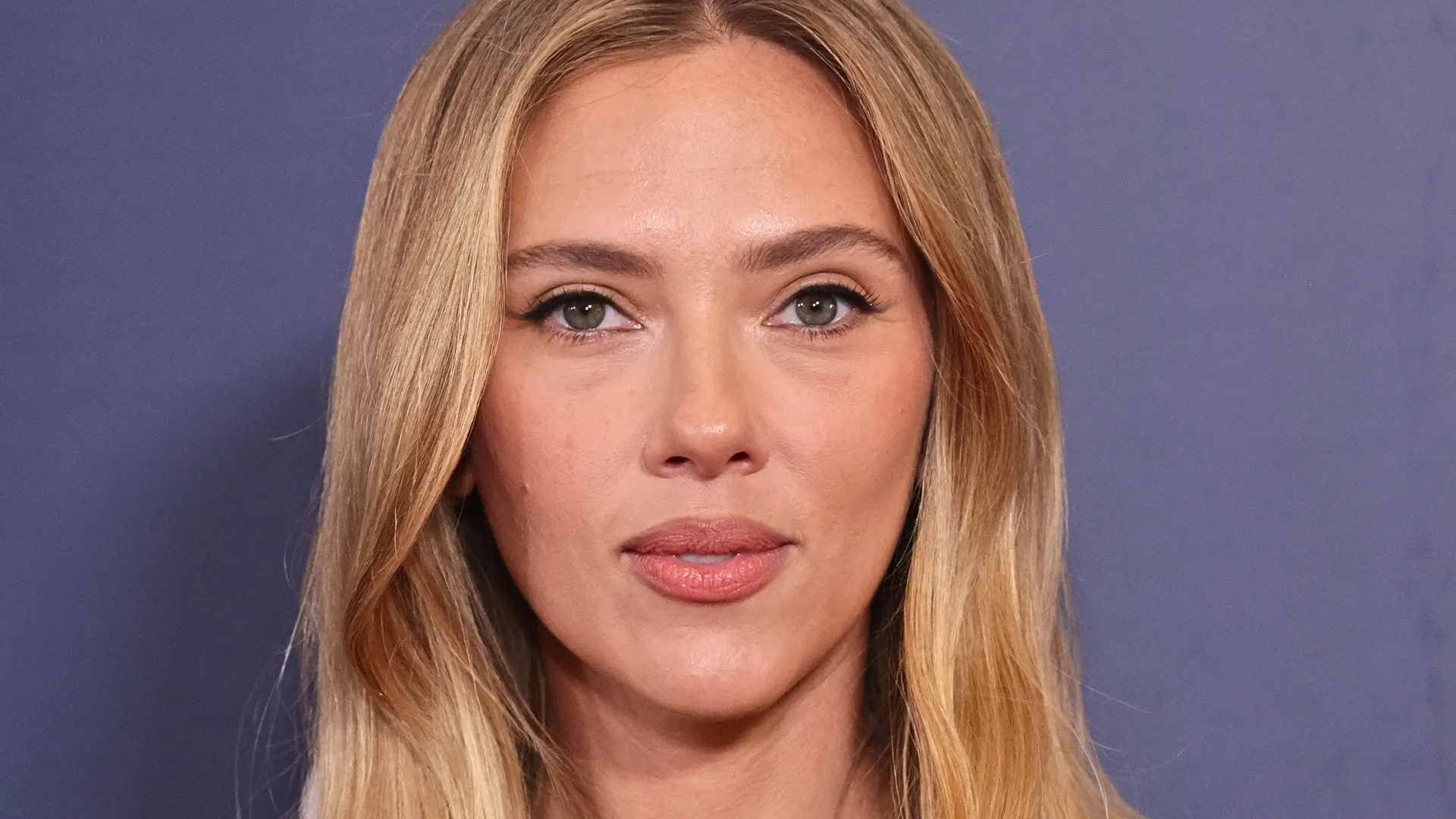 Scarlett Johansson estrela suspense policial “Paper Tiger” com lançamento marcado para novembro