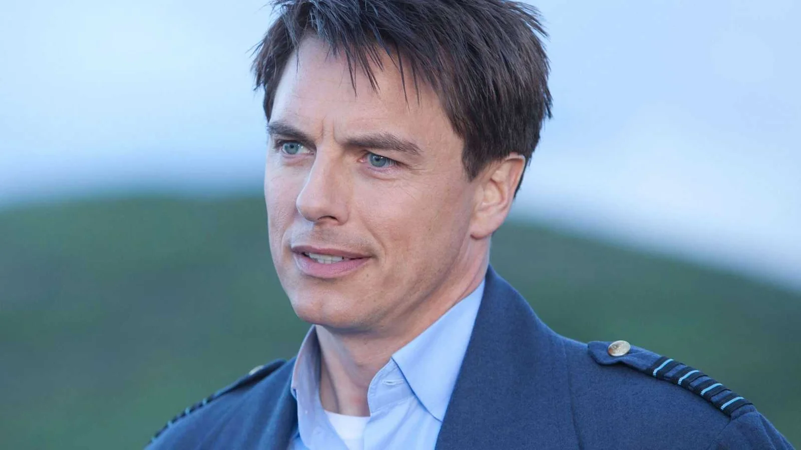 Steven Moffat desvenda mistério de 21 anos das memórias perdidas de Jack Harkness em aventura crossover de Doctor Who