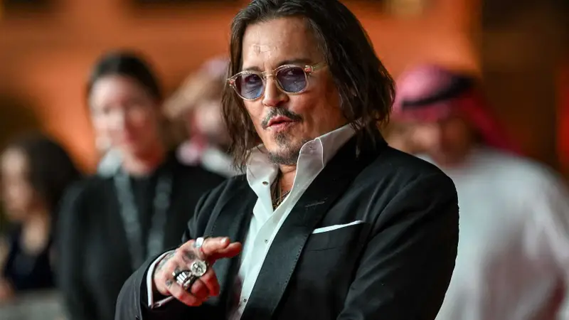 Johnny Depp retorna ao centro das atenções com “Ebenezer: A Christmas Carol” em 2026