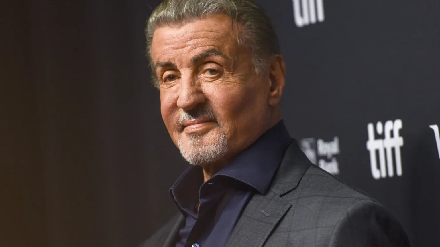 Filme de ação e ficção científica dos anos 1990 com Sylvester Stallone estreia em plataforma gratuita