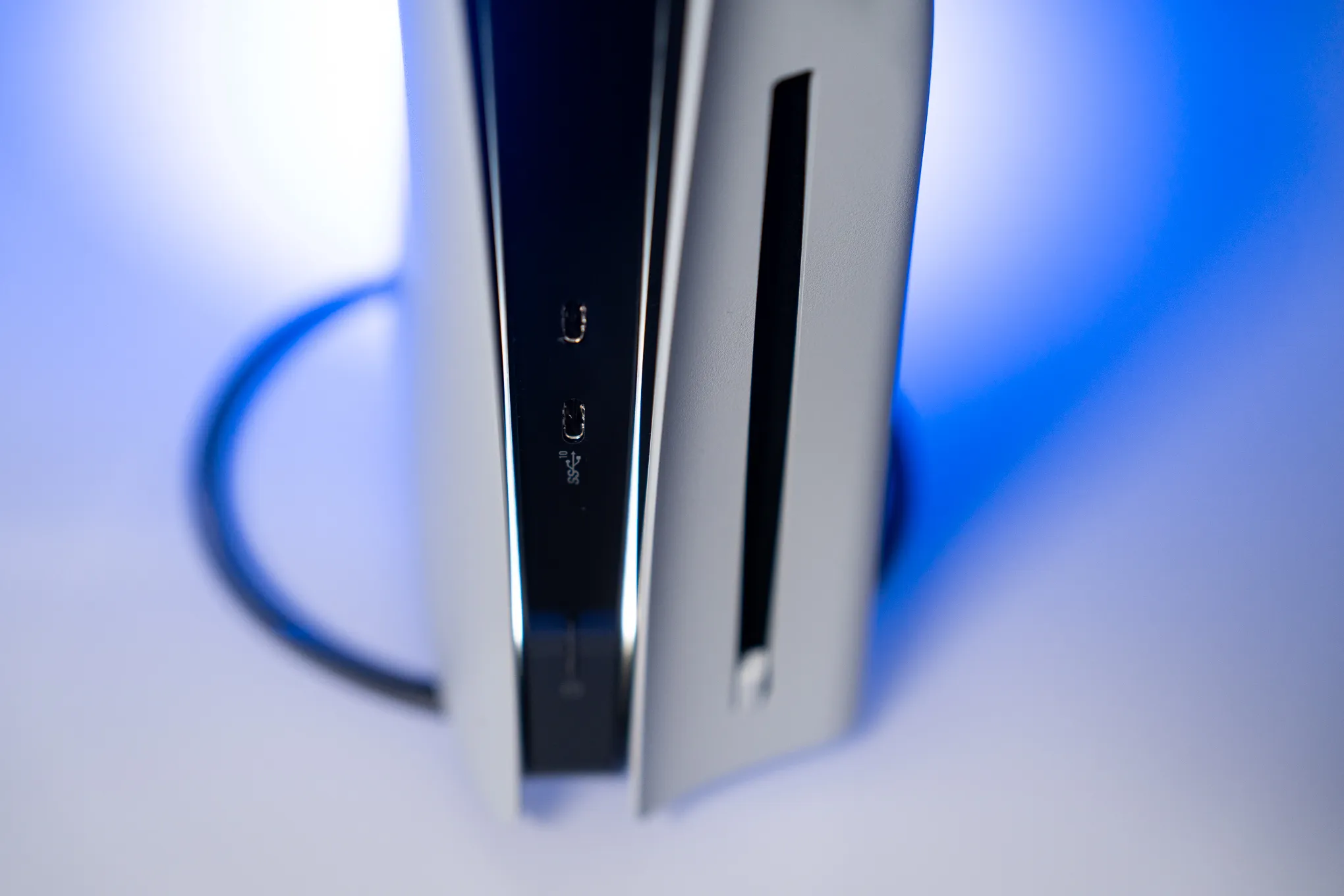 Sony transforma fábrica de discos do PlayStation para produzir microlentes ópticas
