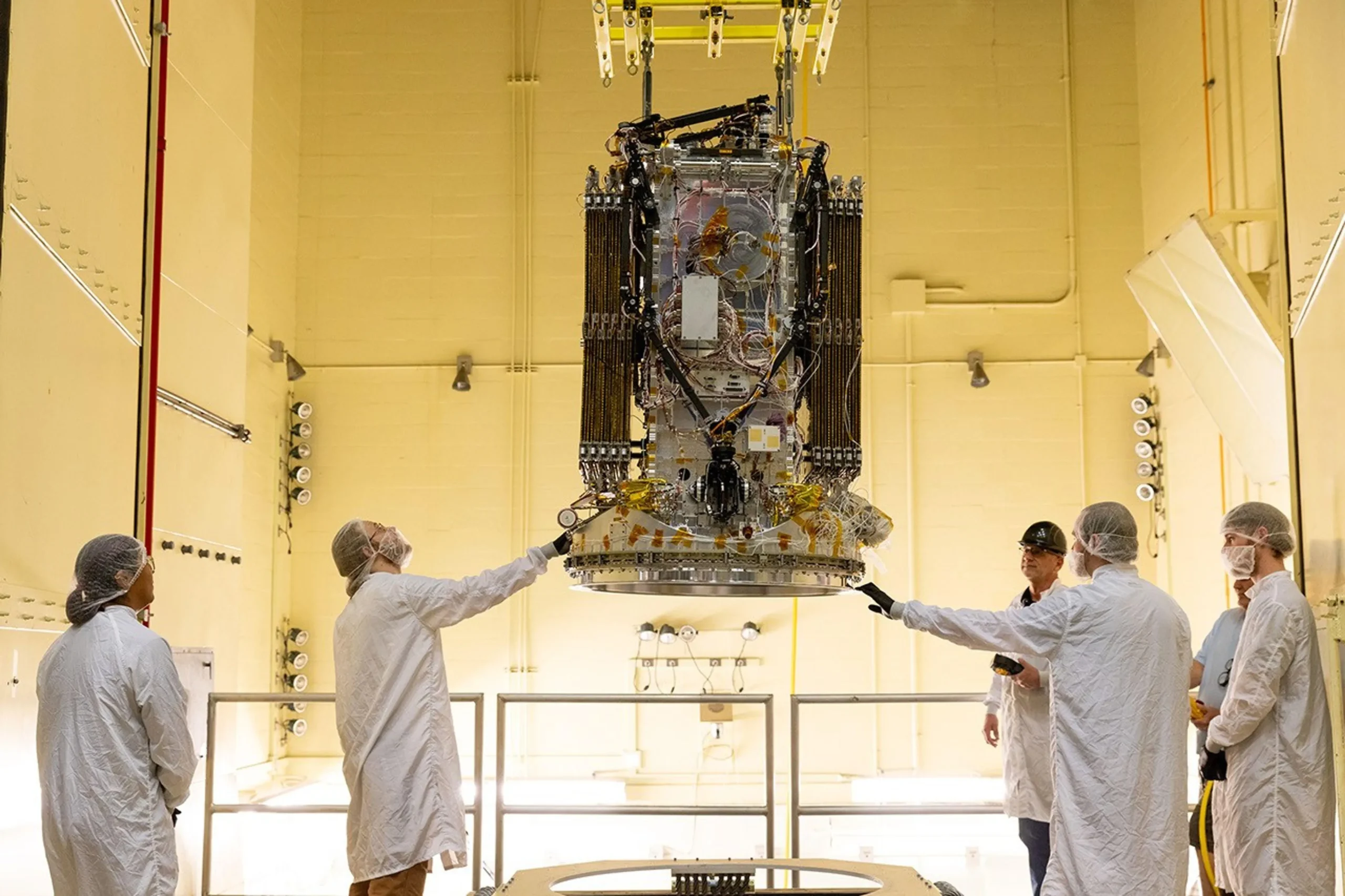 NASA lança missão emergencial para evitar queda do Observatório Swift à Terra