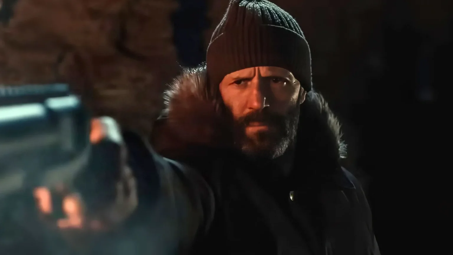 Filme de Jason Statham perde liderança para thriller independente no streaming Starz