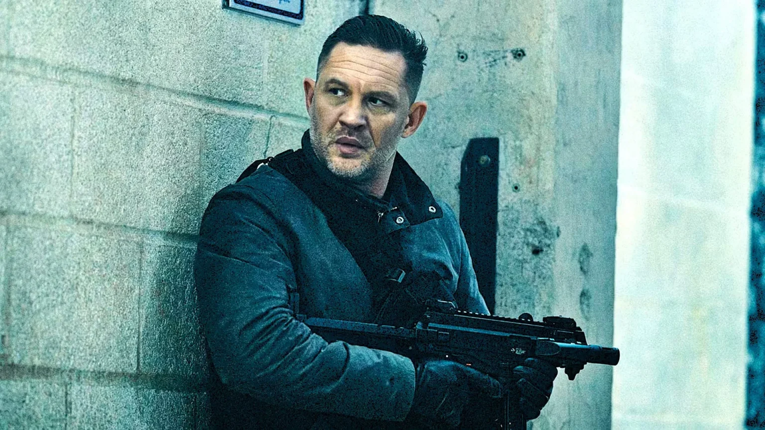 Tom Hardy retorna em trailer explosivo da segunda temporada de MobLand, estreia confirmada para setembro