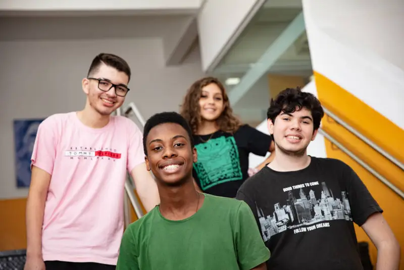 Programa Somos Futuro oferece 222 bolsas de estudo para alunos da rede pública em 2027