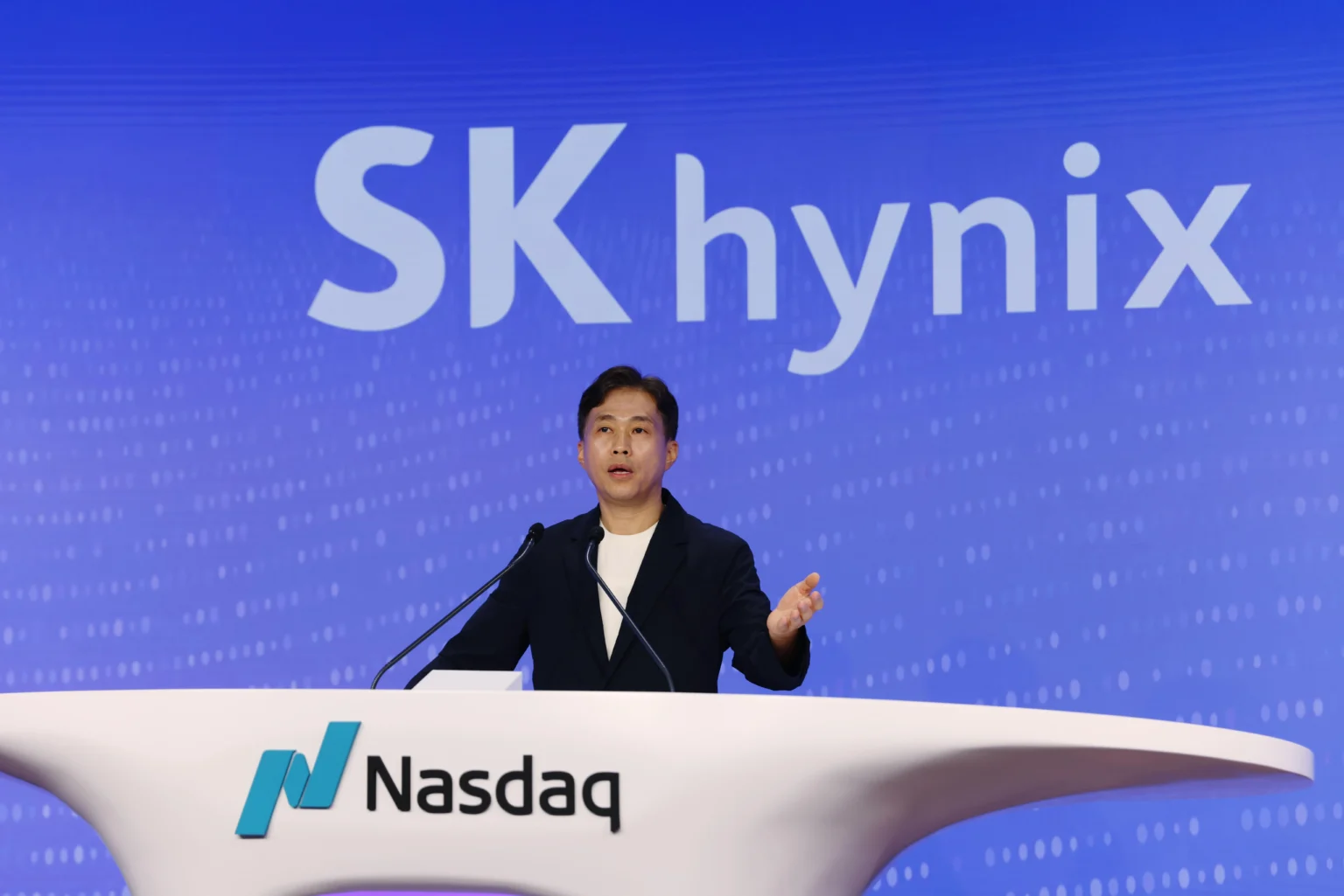 SK Hynix faz estreia histórica na bolsa americana e alcança valor trilionário