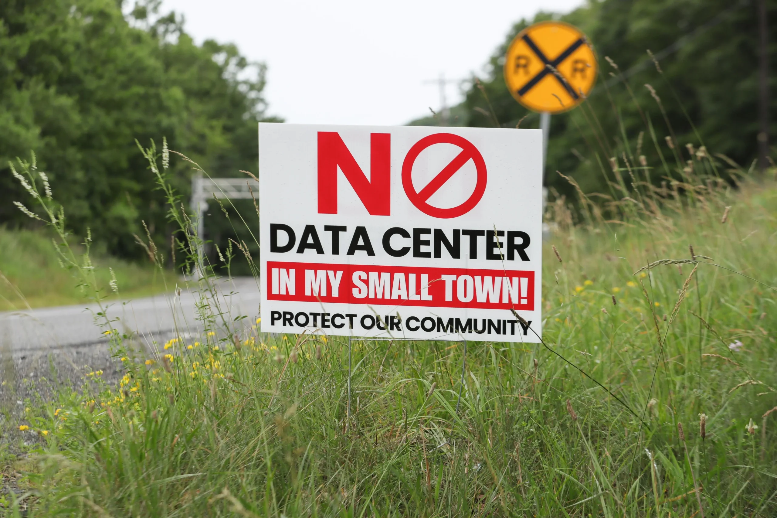 Resistência contra data centers de inteligência artificial cresce nos Estados Unidos e desafia expansão das empresas