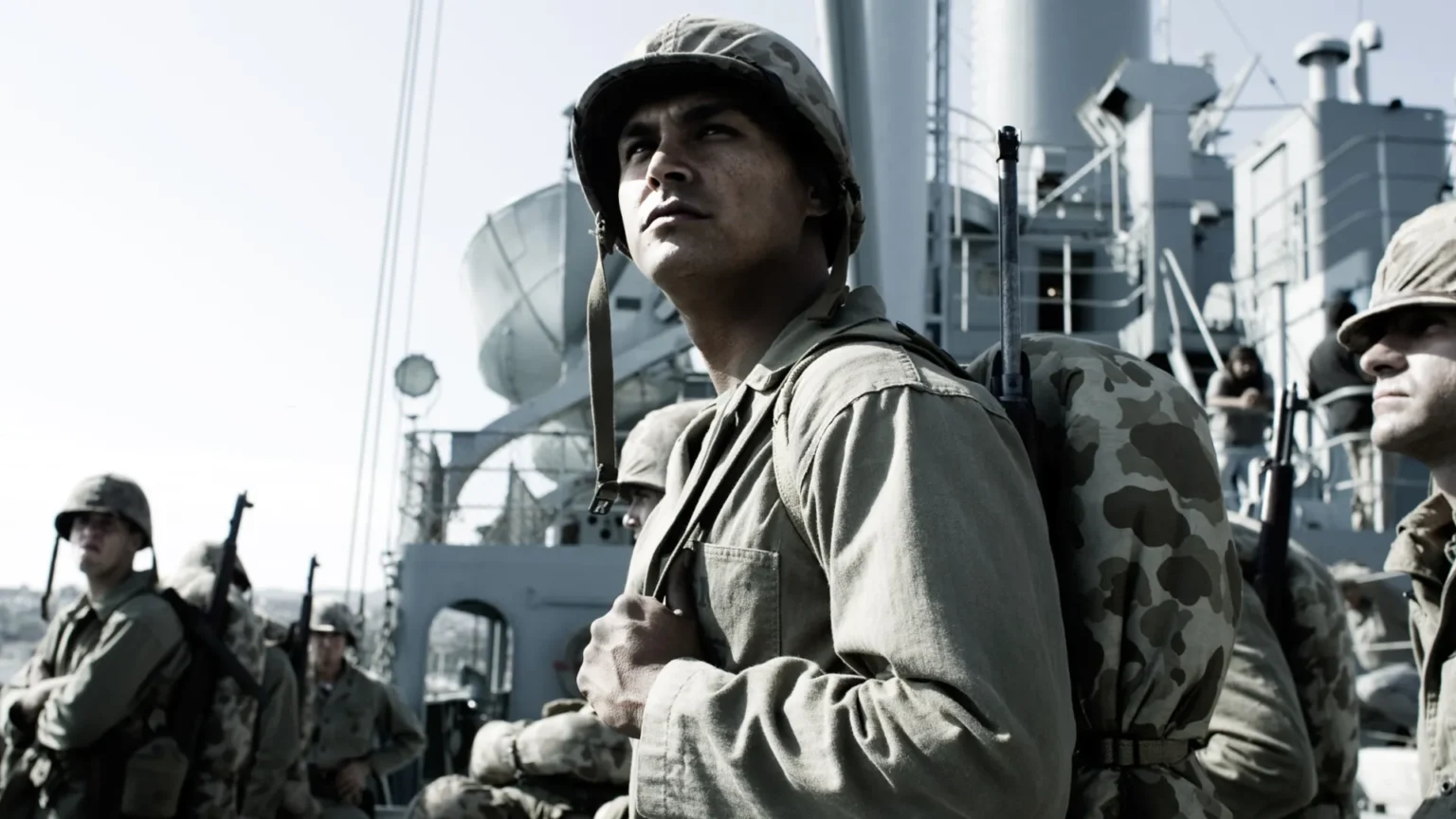 Filme de Clint Eastwood sobre Segunda Guerra Mundial aborda batalha pouco explorada e supera “O Resgate do Soldado Ryan” em aspectos únicos