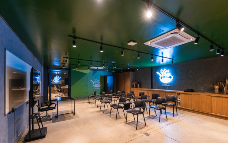 Heineken lança restaurante escola para qualificar jovens no setor de bares e restaurantes