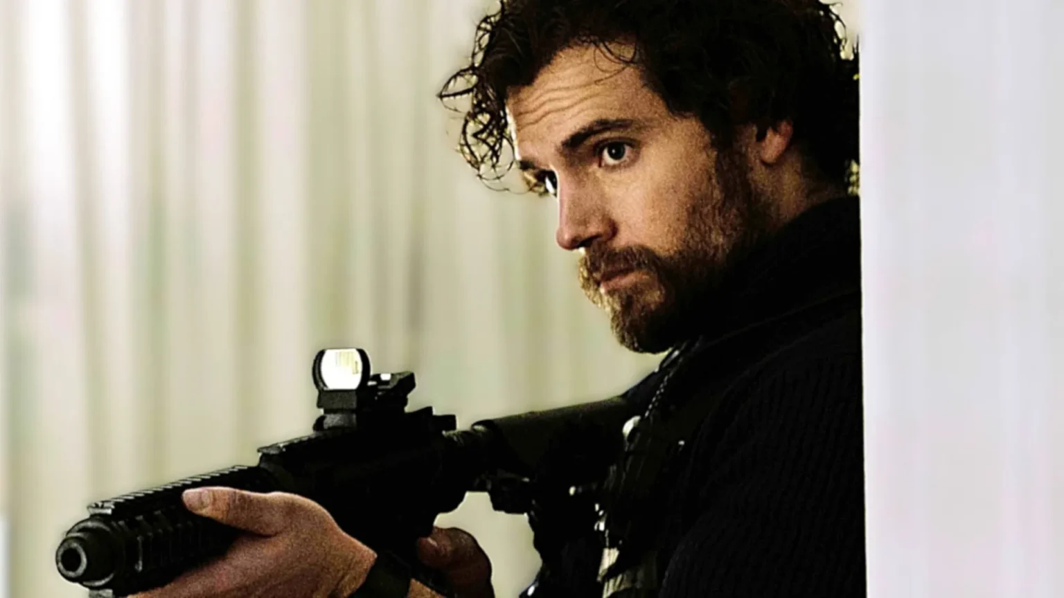 Filme de Ação com Henry Cavill que Flopou Será Removido do Streaming Gratuito em Breve
