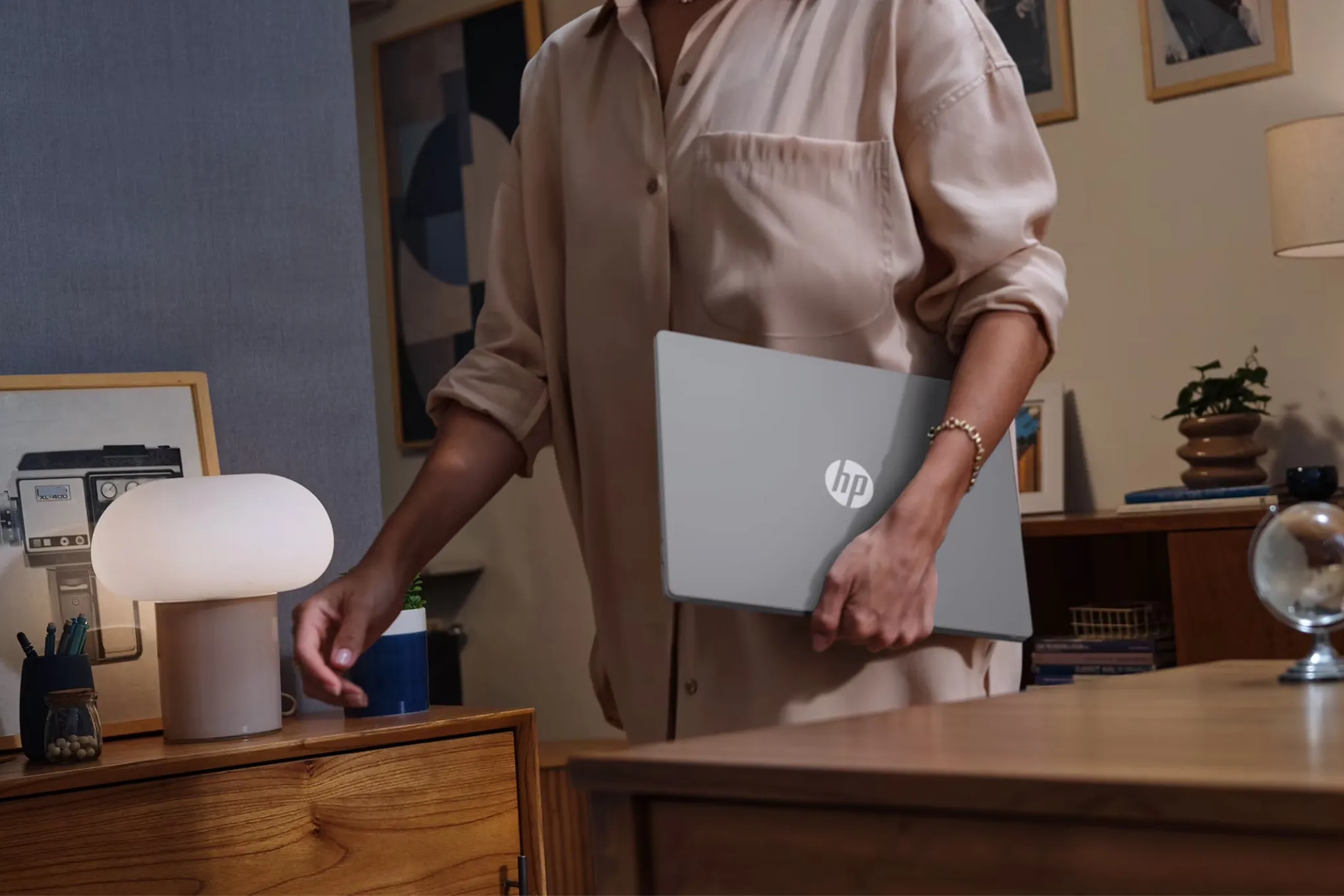 HP OmniBook X Flip com tela OLED oferece desempenho e preço competitivo para volta às aulas