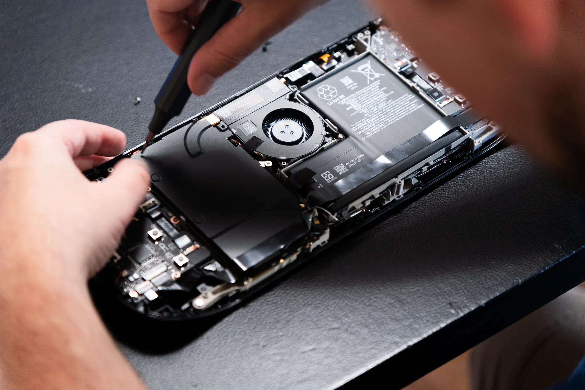 Valve confirma: iFixit continuará vendendo baterias para Steam Deck