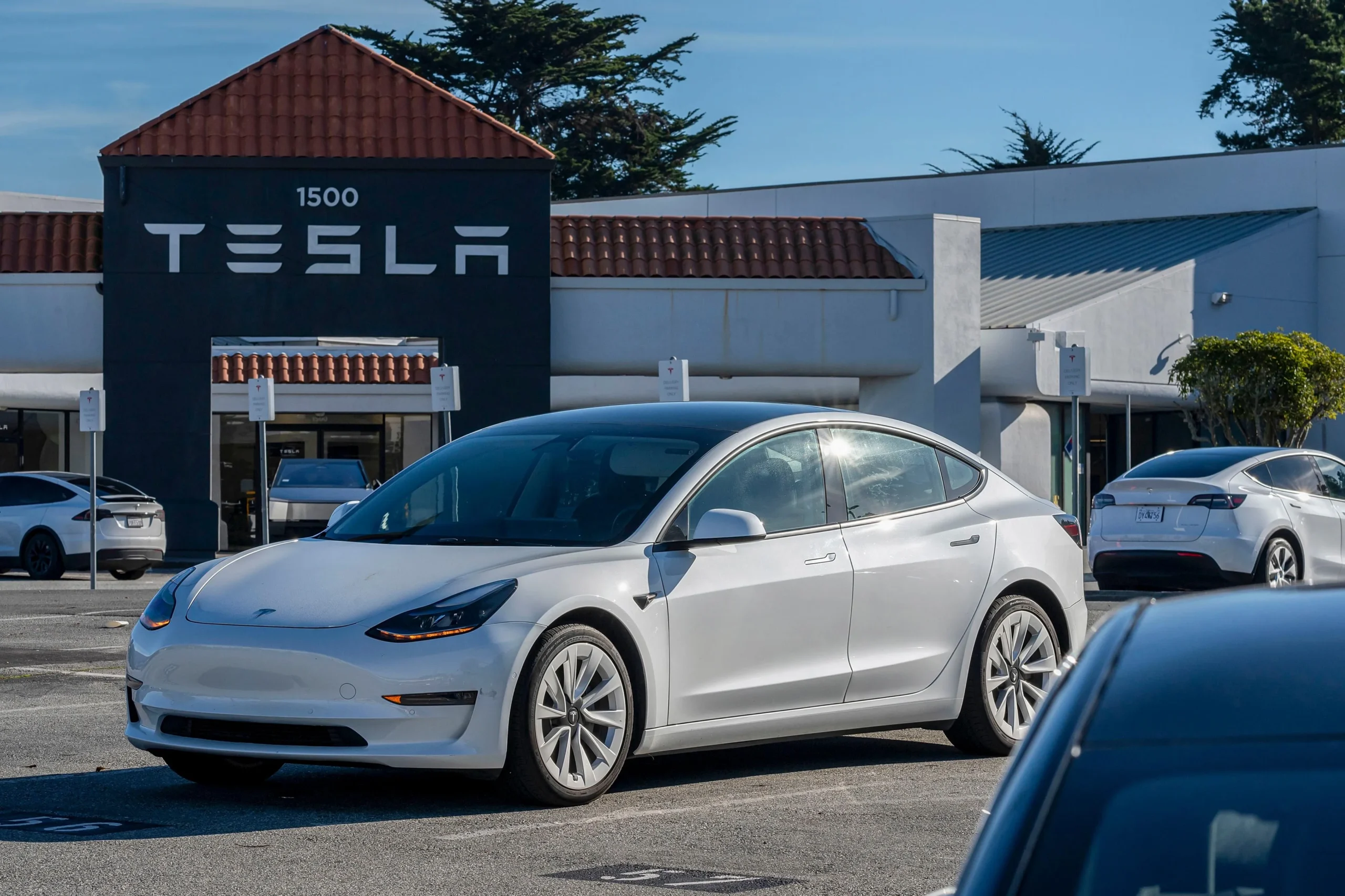 Motorista de Tesla que causou acidente fatal no Texas acelerou em 100%, diz investigação