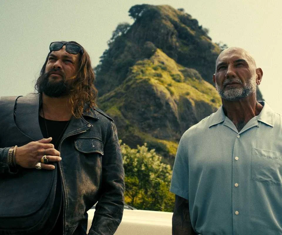 Filme de ação com Jason Momoa e Dave Bautista volta ao topo do Prime Video e confirma sucesso no streaming