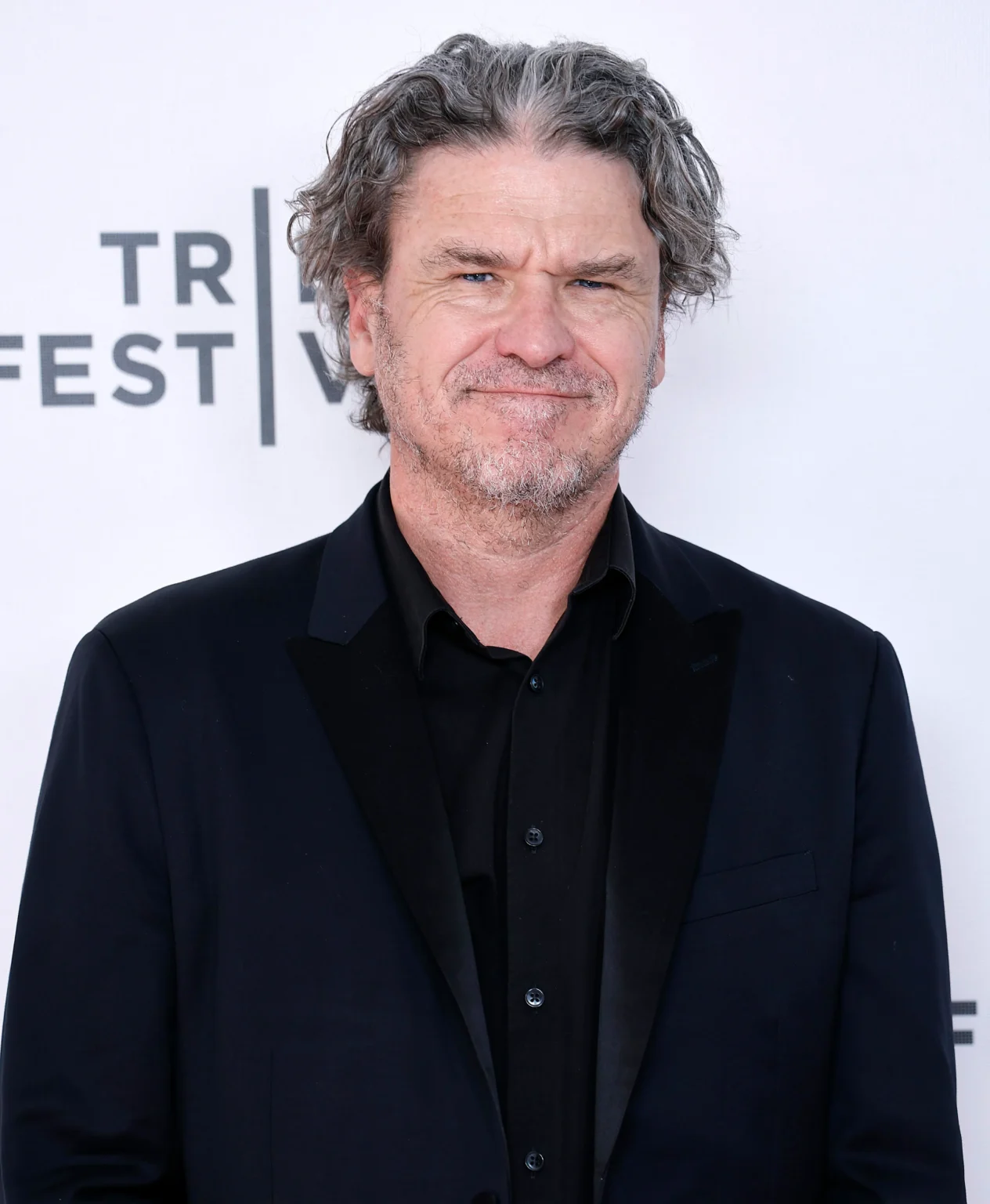 Dave Eggers critica ChatGPT em discurso para funcionários da OpenAI: “silenciando uma geração”