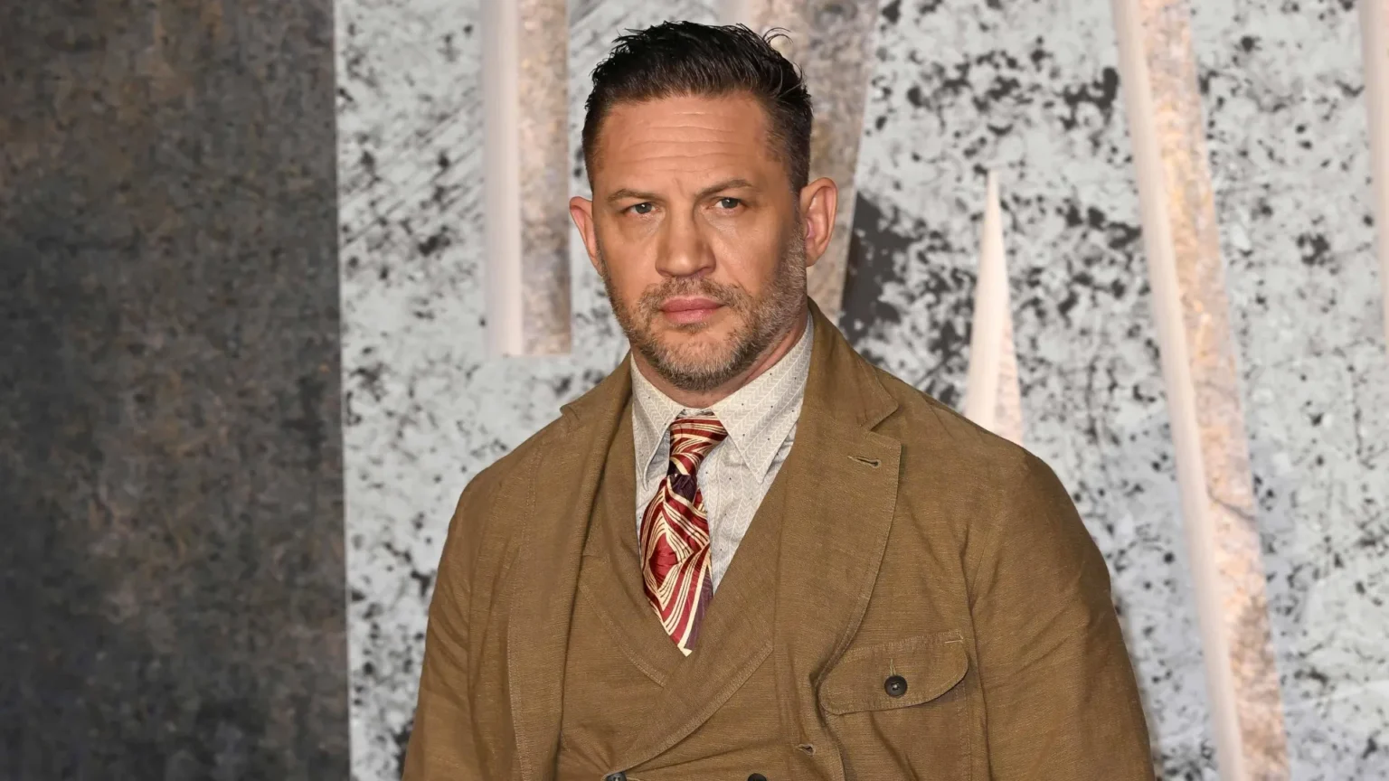 Filme de ação da Netflix com Tom Hardy é considerado uma das joias escondidas da década