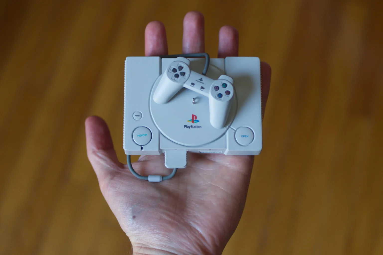Hallmark lança enfeite de Natal em homenagem ao icônico PlayStation clássico