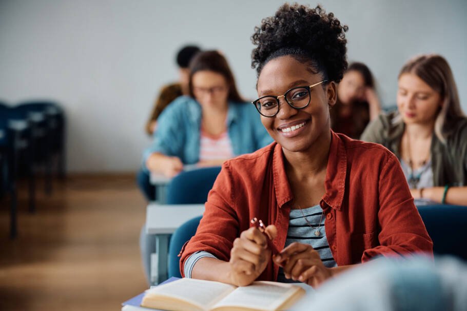 MOVER e Estácio liberam 8 mil vagas gratuitas em cursos online com certificado
