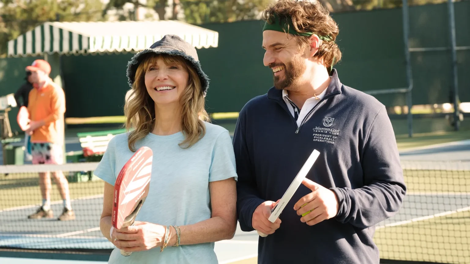 Novo filme da Apple TV sobre pickleball falha em divertir e não corresponde a comédias esportivas clássicas