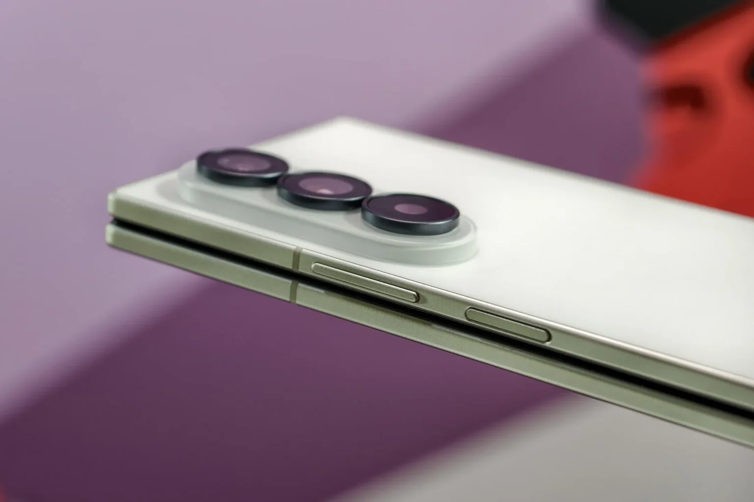 Samsung Galaxy Z Fold 8 Ultra chega com tela quase sem vinco e bateria maior