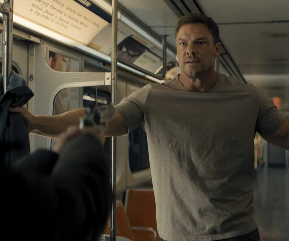 Primeiras imagens da 4ª temporada de Reacher mostram nova aventura de Alan Ritchson contra grandes ameaças