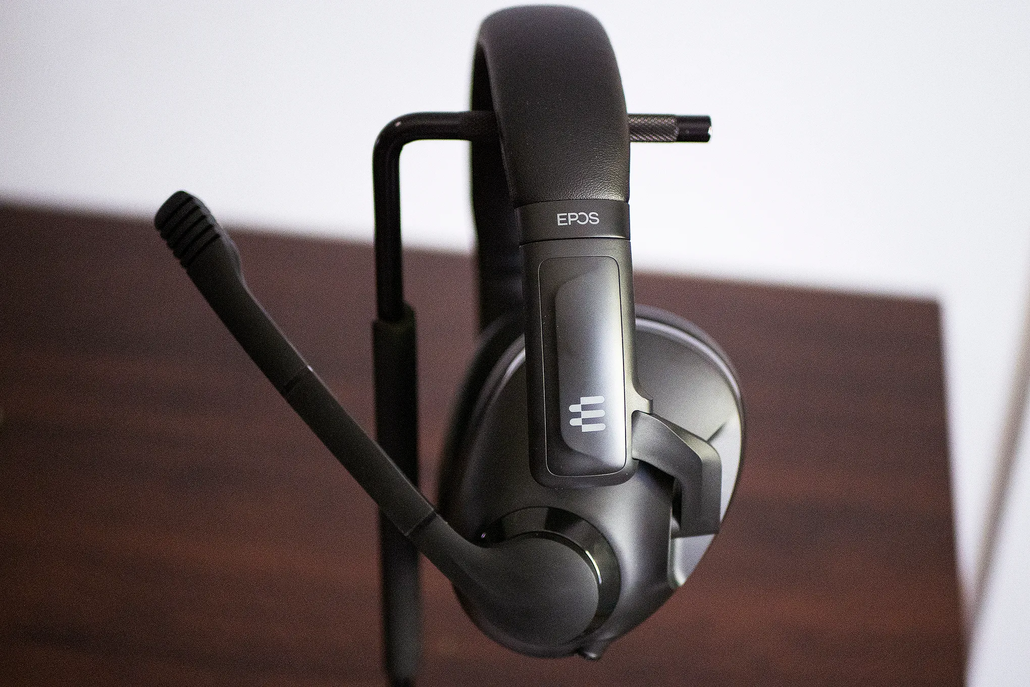 Headset gamer EPOS H3 Hybrid une conexão com fio e Bluetooth por R$ 125