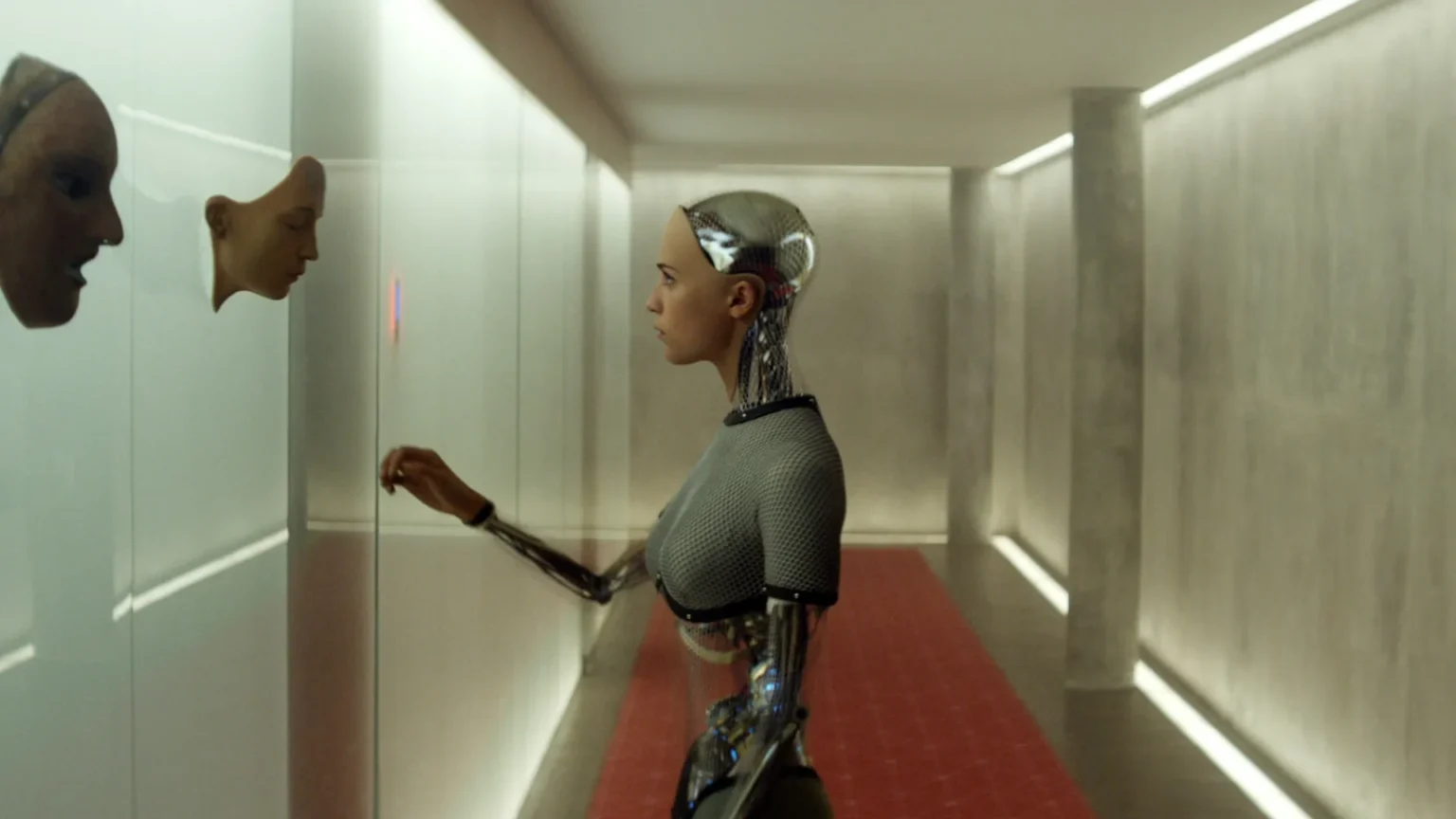 Ex Machina, o thriller sci-fi do século 21, está disponível gratuitamente no YouTube