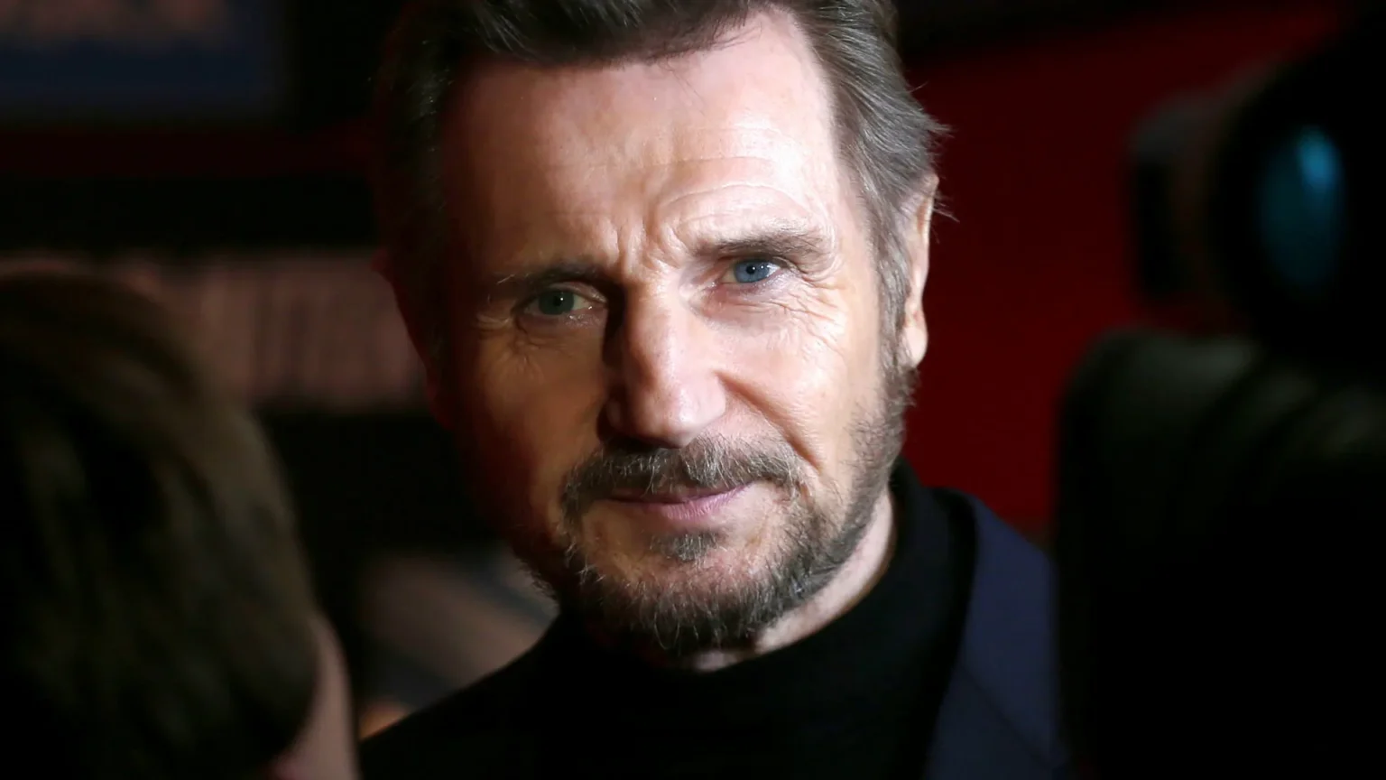 Série épica de ação com Liam Neeson retorna ao streaming pela Peacock