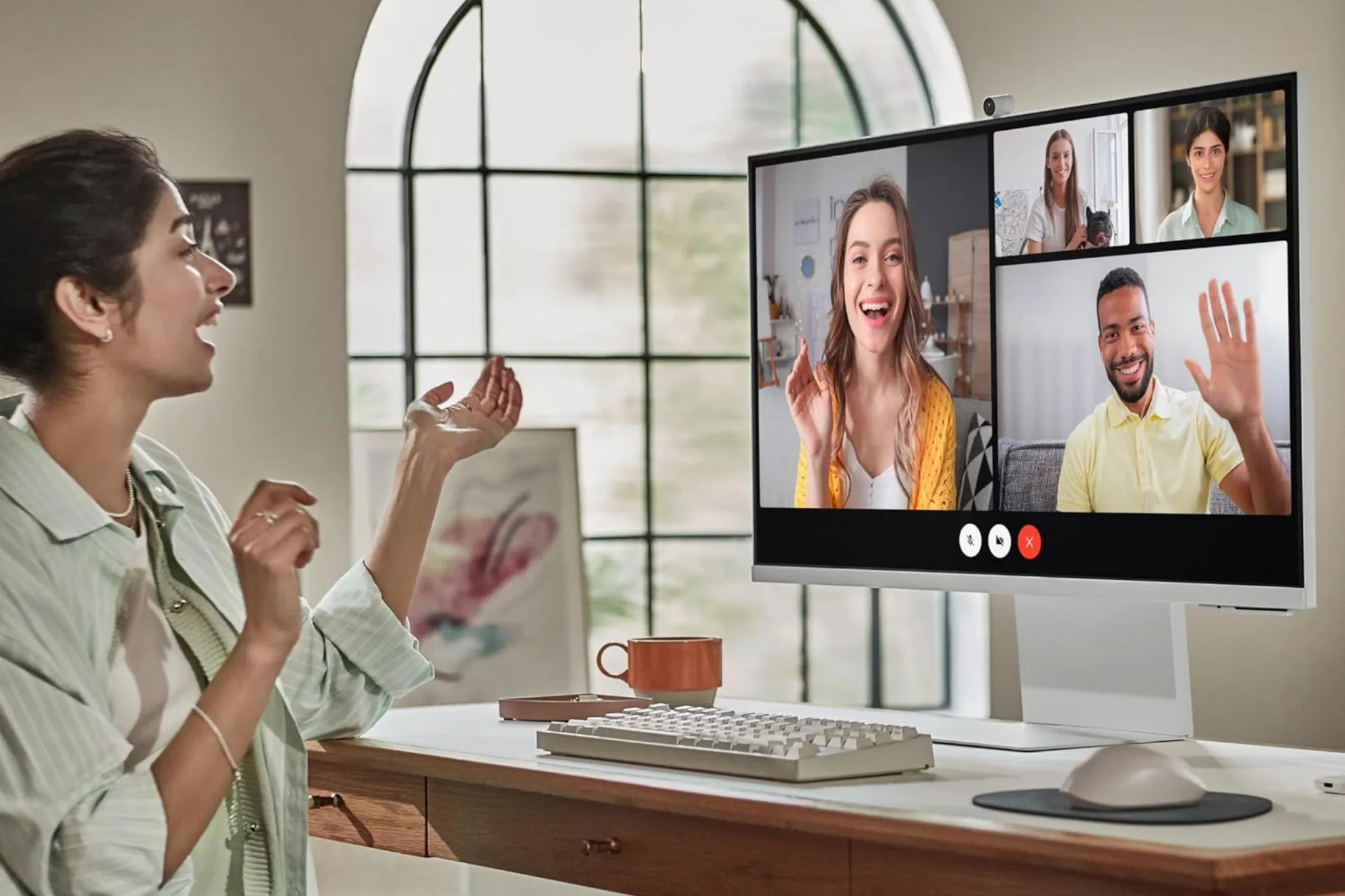 Monitor inteligente Samsung M80F tem o menor preço histórico por R$1.799 na Amazon e B&H