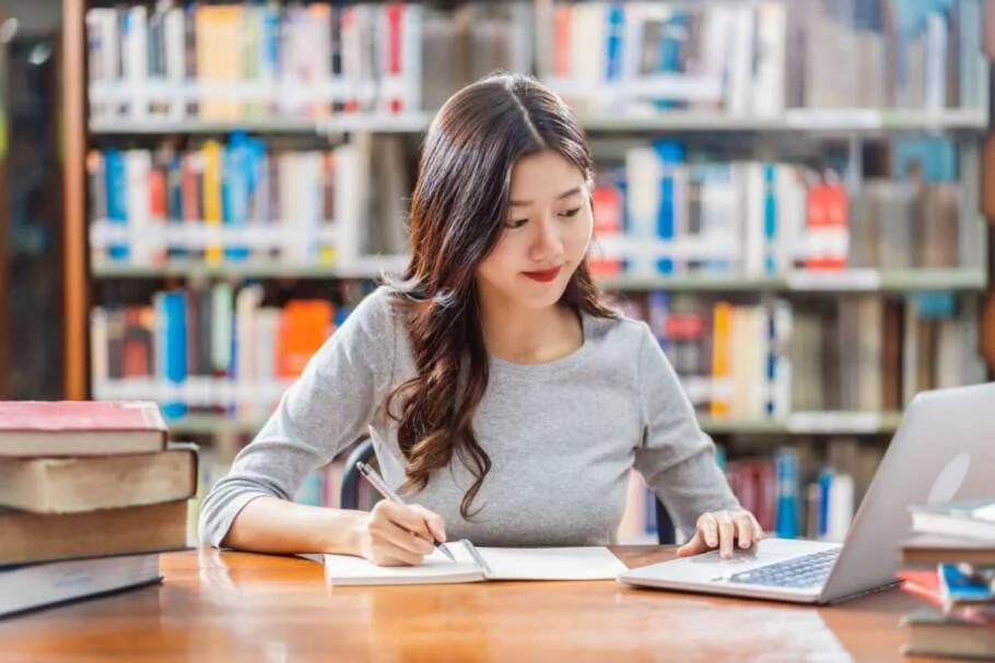 Como retomar o ritmo de estudos após as férias: 5 dicas essenciais
