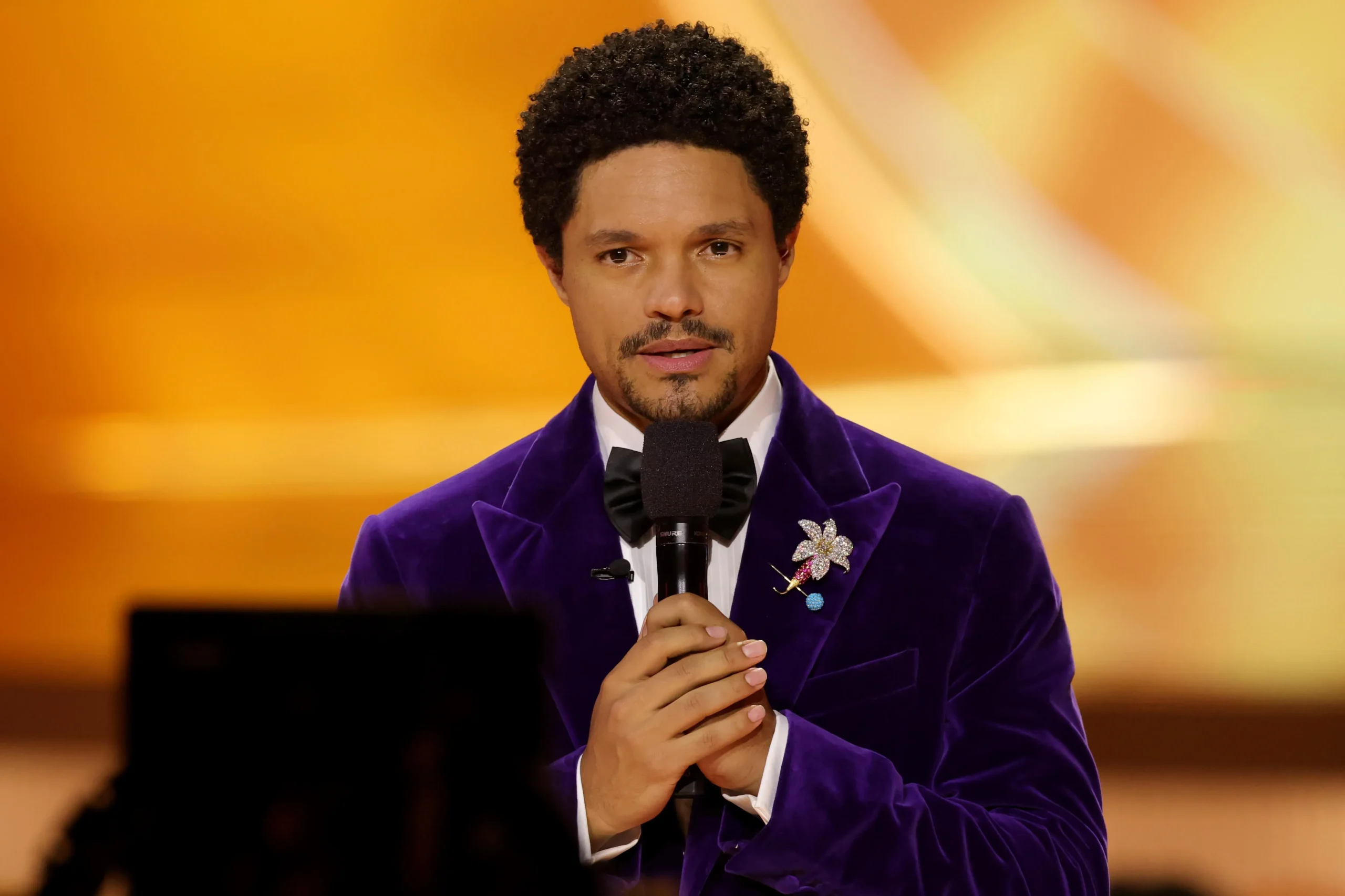 Trevor Noah será o apresentador do lançamento do Google Pixel 11