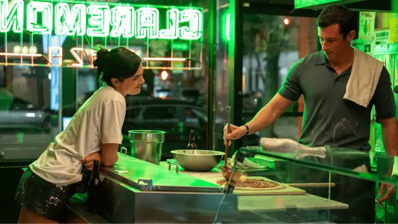 “One Night Only”: nova comédia romântica mistura diversão e distopia no cinema